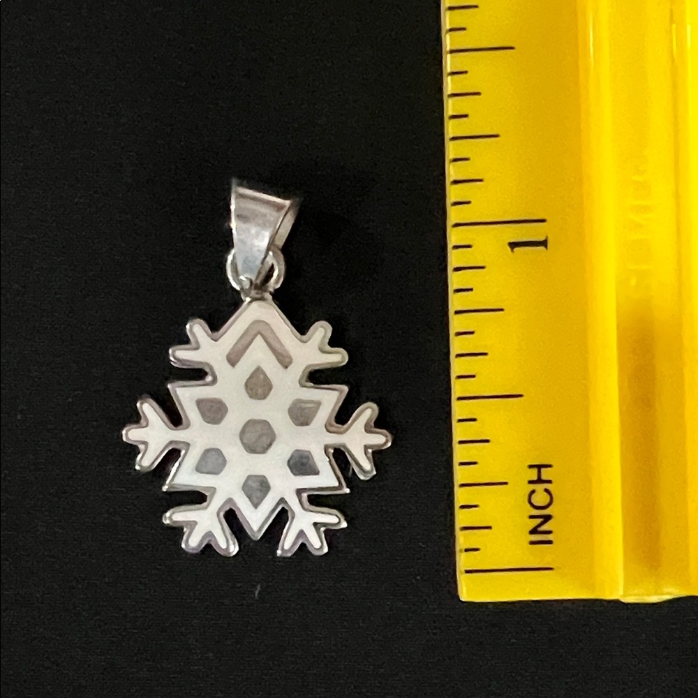 Sterling Silver 925 Snowflake Pendant 3.5 grams